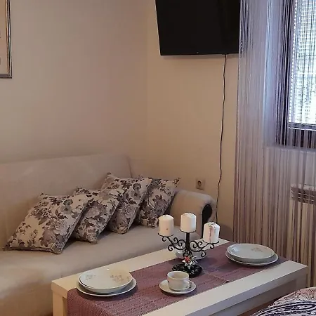 Iris Apartment *